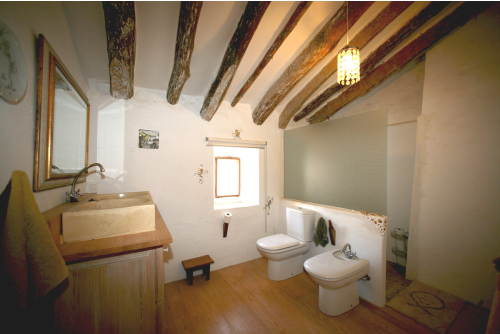 CA14 upstairs bathroom 1200.jpg